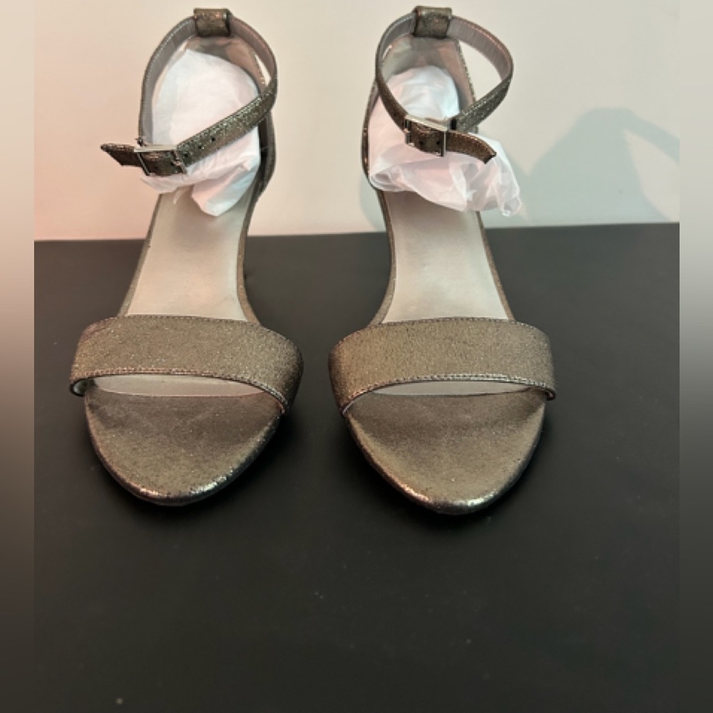 Aerosol gold metallic pump